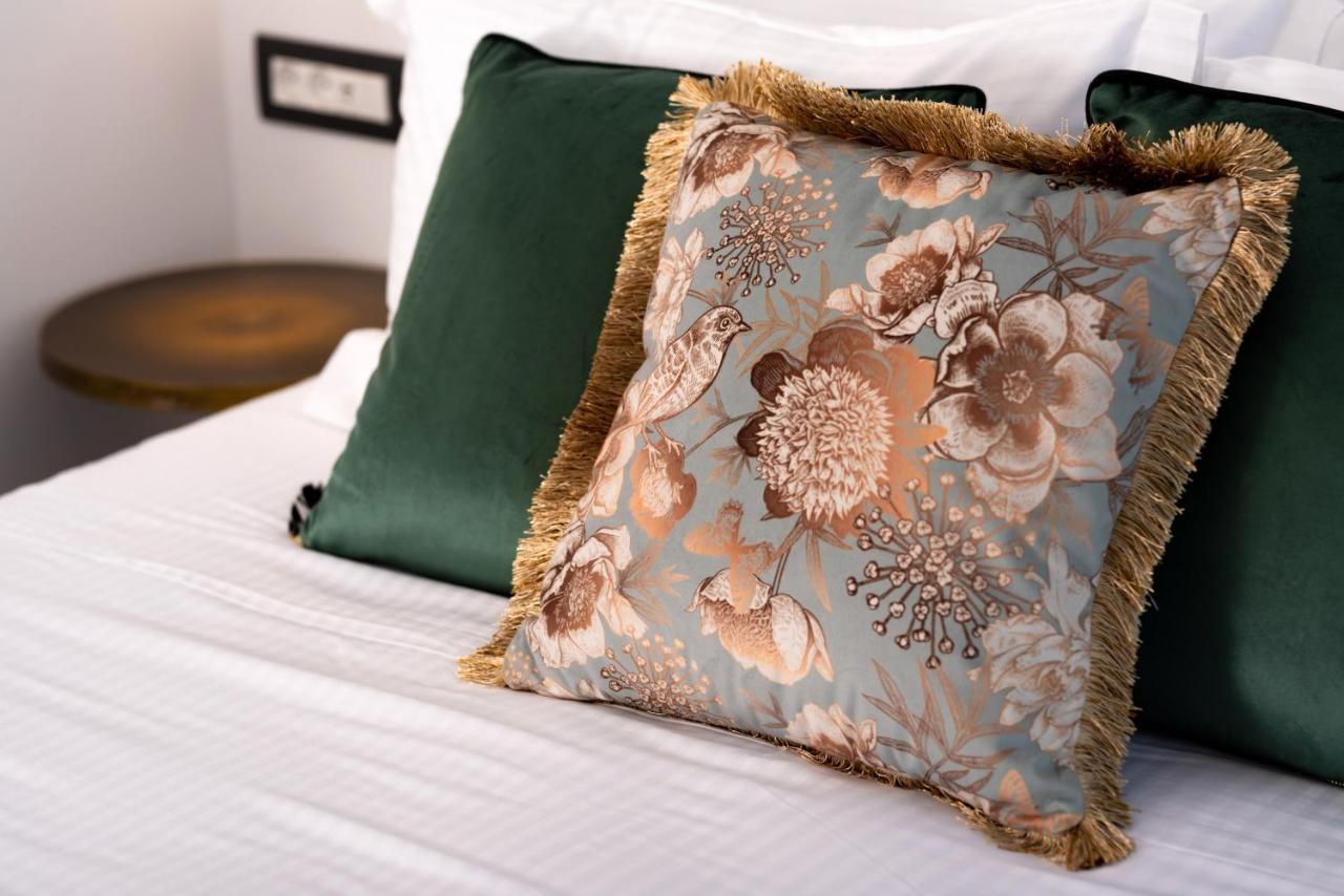 Daydream Luxury Suites Фира Екстериор снимка
