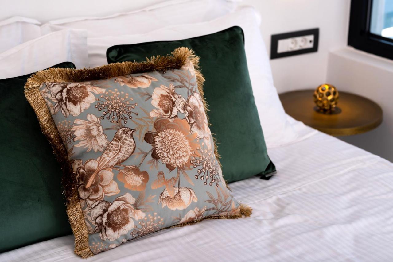 Daydream Luxury Suites Фира Екстериор снимка
