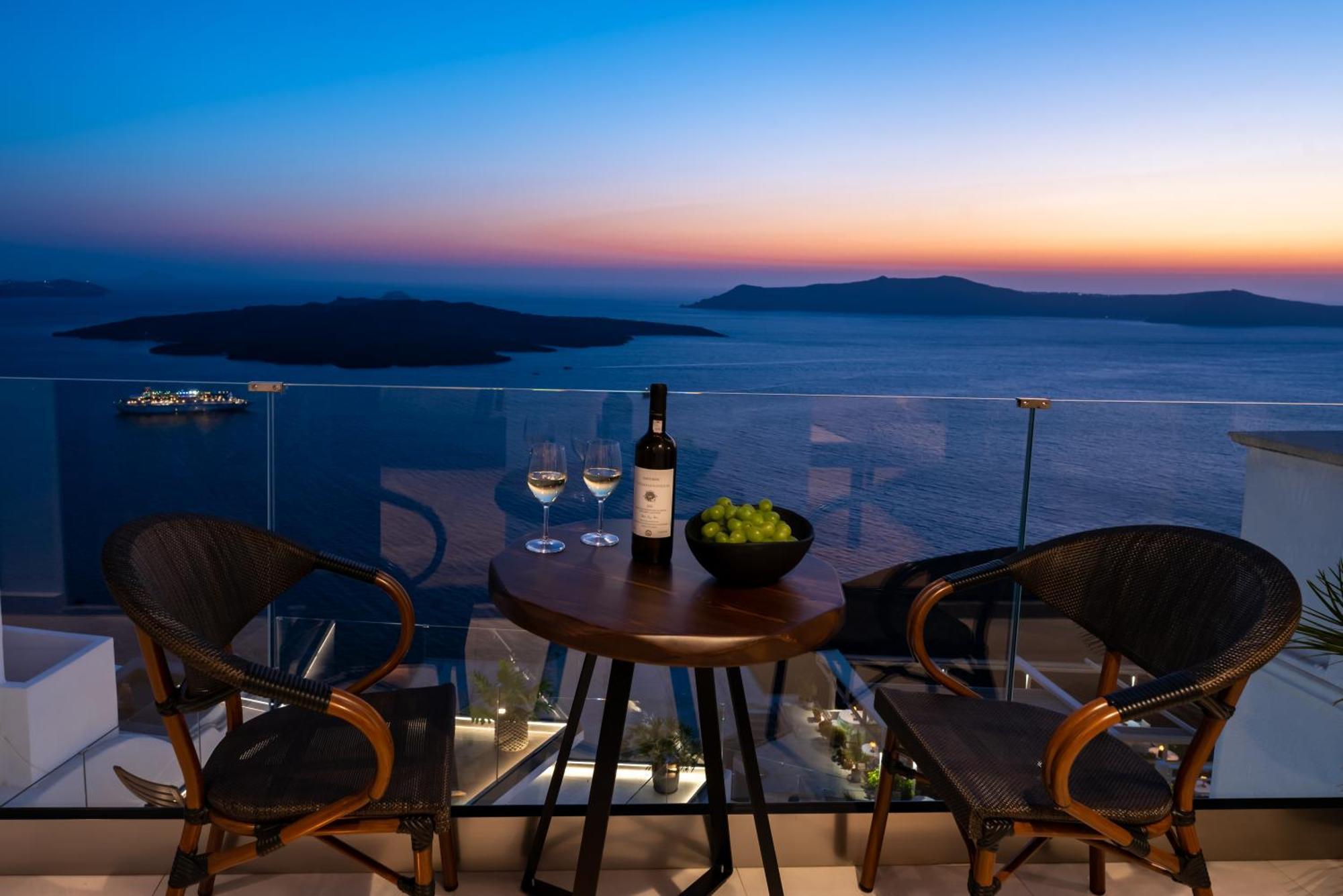 Daydream Luxury Suites Фира Екстериор снимка