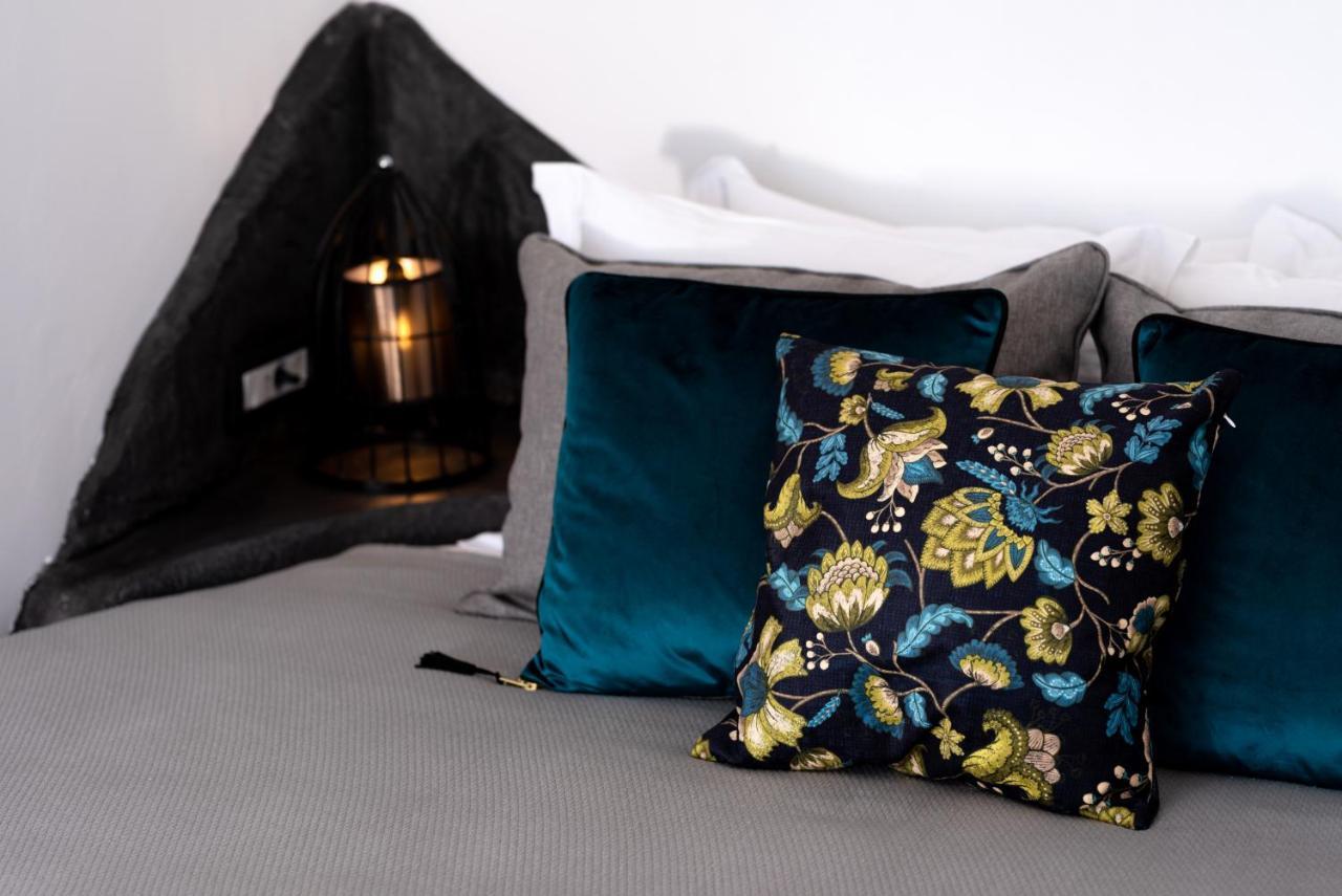 Daydream Luxury Suites Фира Екстериор снимка