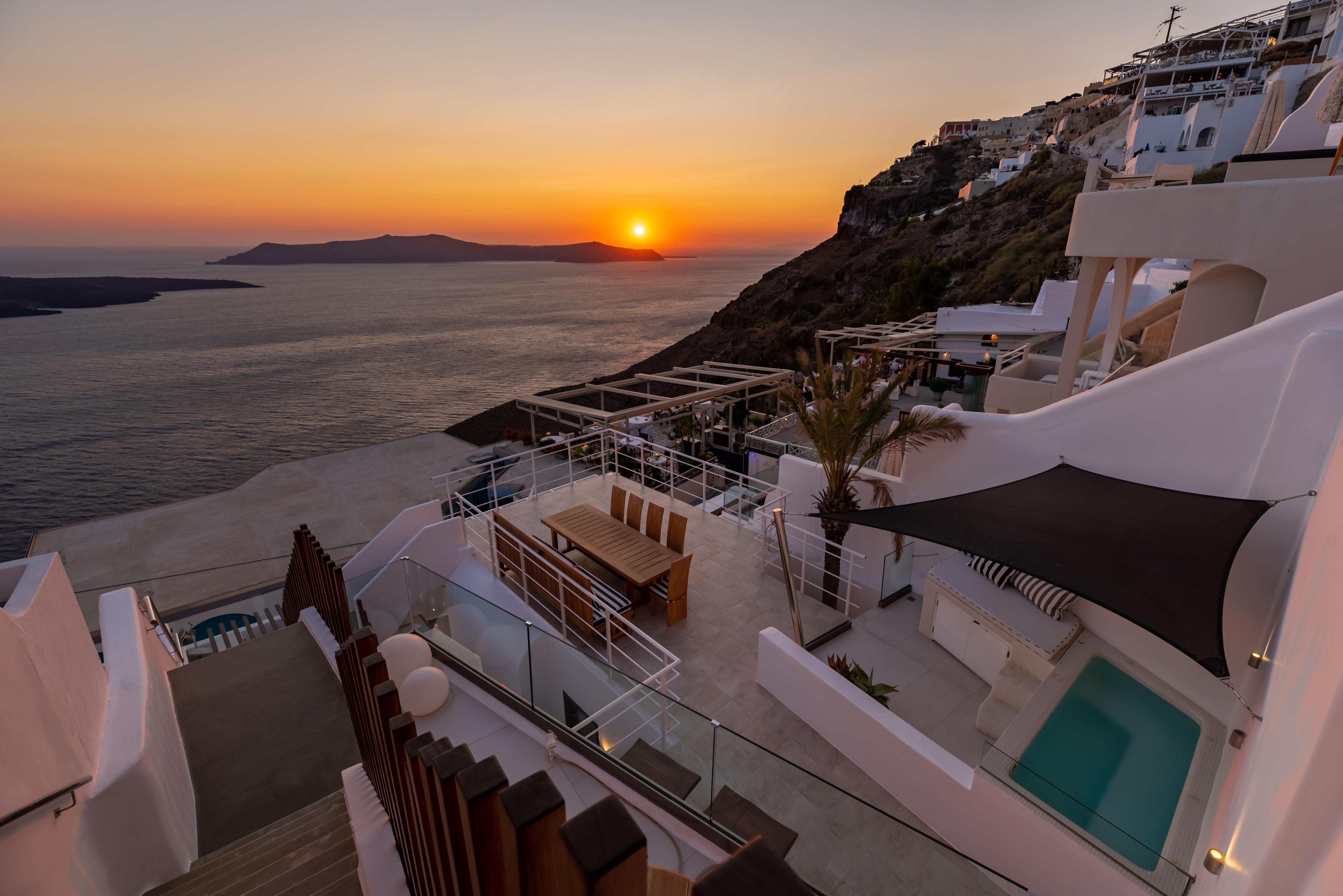 Daydream Luxury Suites Фира Екстериор снимка