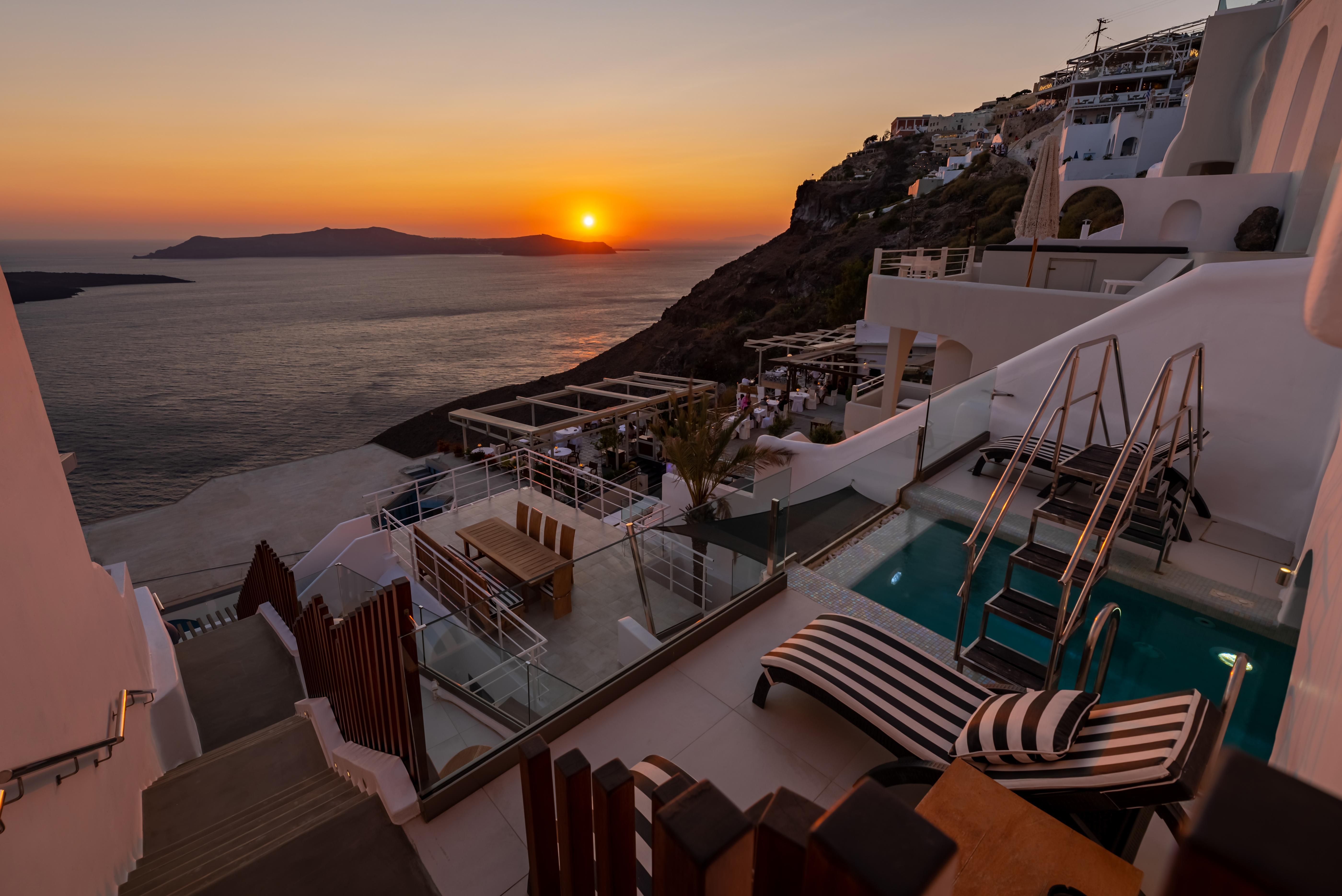 Daydream Luxury Suites Фира Екстериор снимка