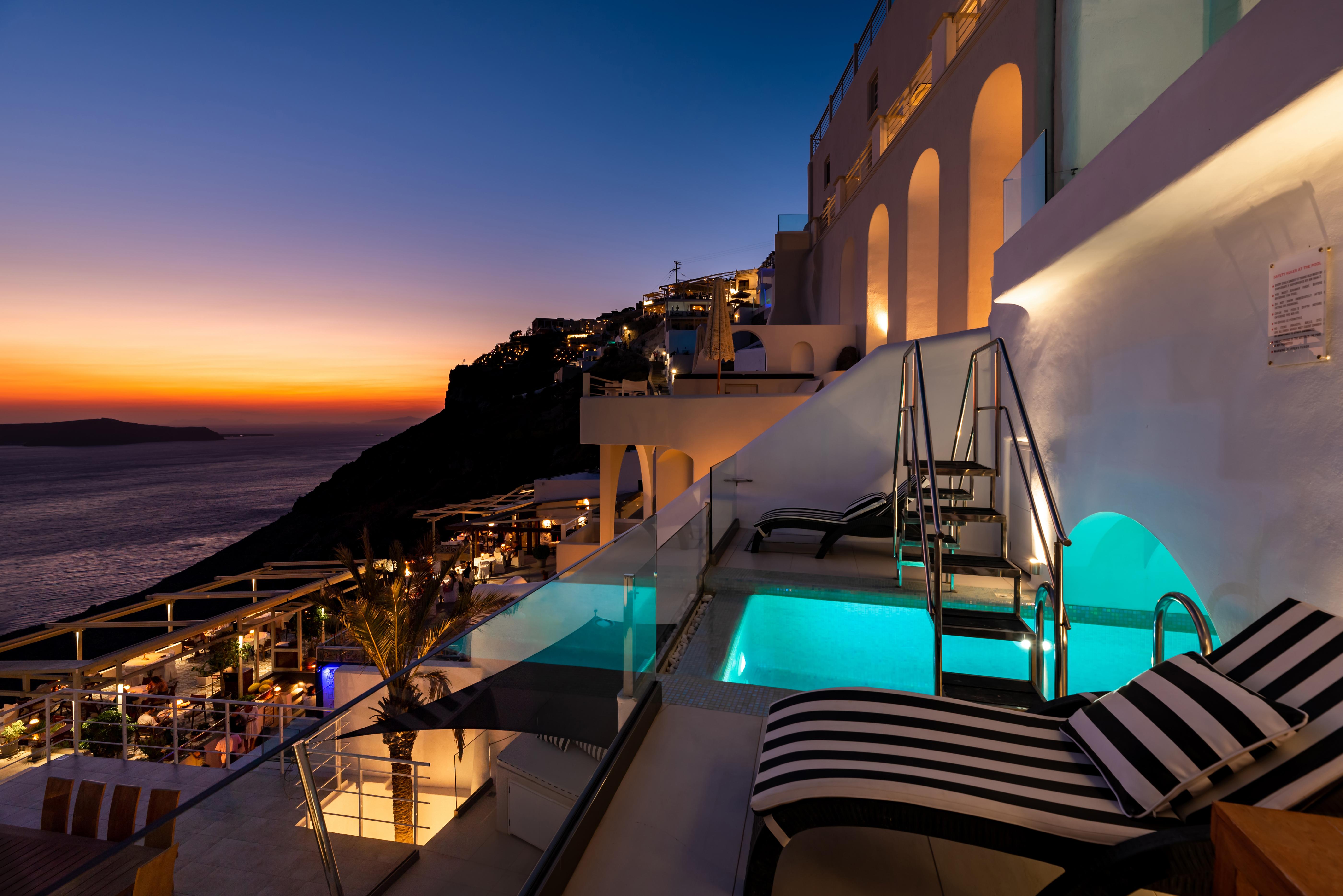 Daydream Luxury Suites Фира Екстериор снимка