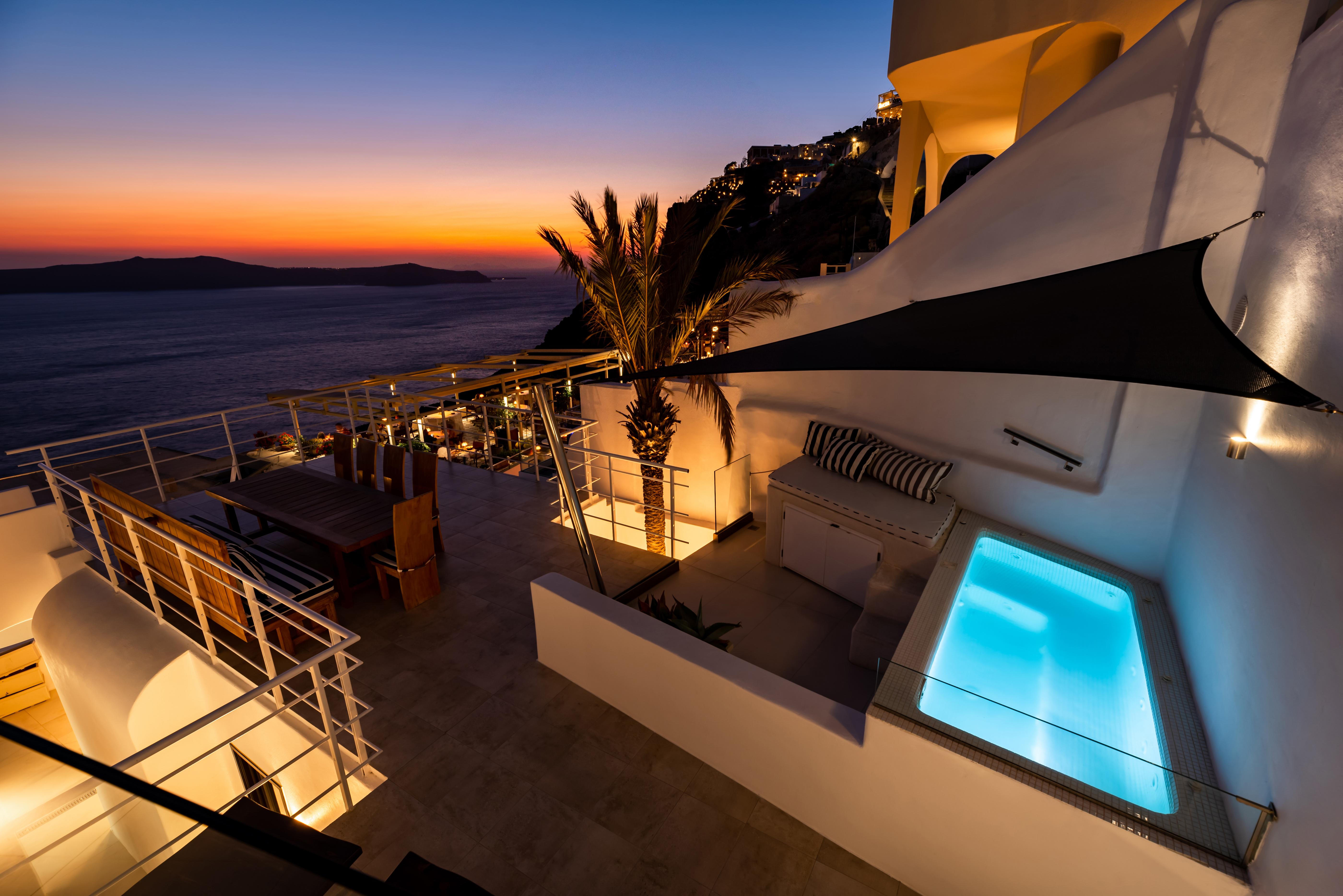 Daydream Luxury Suites Фира Екстериор снимка