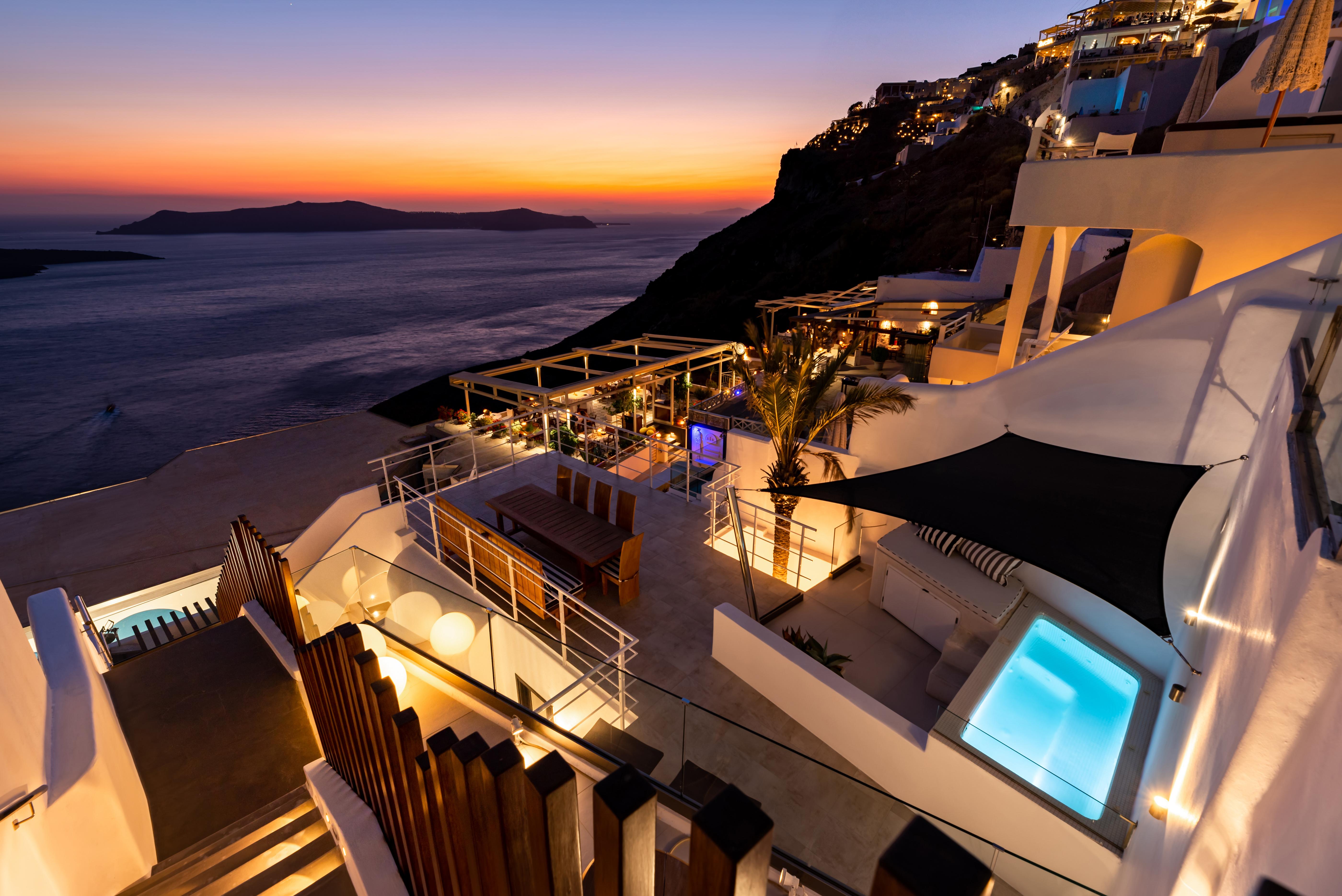 Daydream Luxury Suites Фира Екстериор снимка